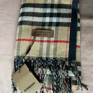 New with tags large Burberry Scarf
